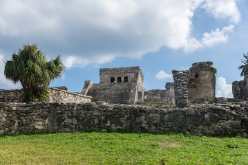 Fototapeta na wymiar Tulum Mayan Ruins, Traveling Caribbean, Quintana Roo, Beautiful