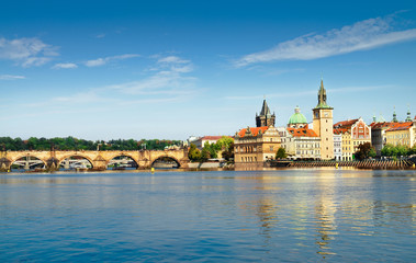 Naklejka premium Charles Bridge and historical buildings in Prague