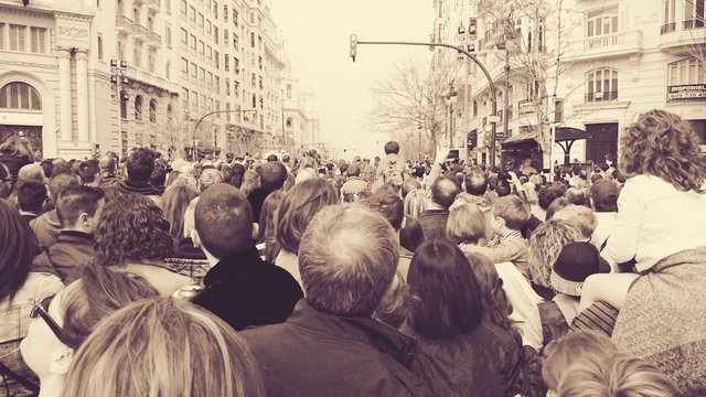 Muchedumbre Viendo La Mascletá En Valencia