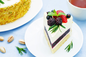 pistachio cake with berry compote and rosemary mousse