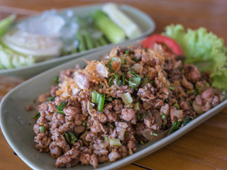 Spicy minced pork salad