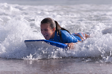 Girl doing surf in the beach