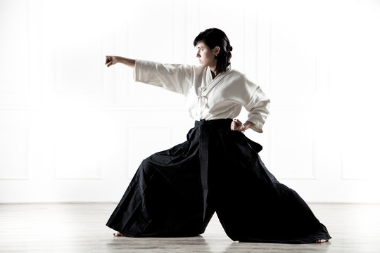 beautiful woman wearing a hakama engaged in kung Fu 4