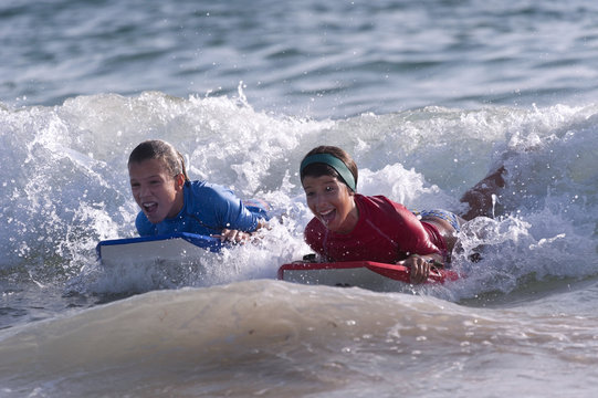 Two Girls doing surf in the beach