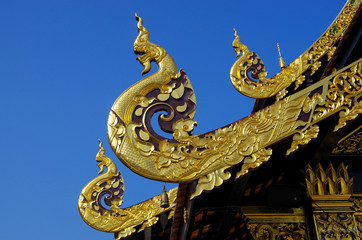 Fototapeta na wymiar Gold Statues Gable Apex, Lanna style Thailand