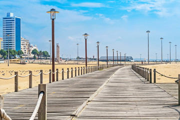 Wooden footbridge over sands of Figueira da Foz - obrazy, fototapety, plakaty