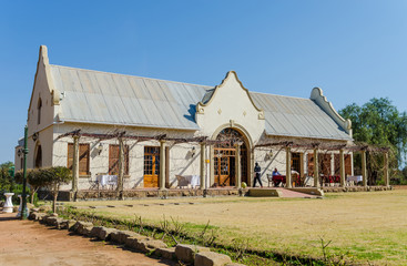 Dutch house in Oudtshoorn © lenisecalleja