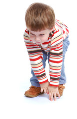 little boy dropped his hands to the floor