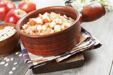 Porridge with caramelized apples