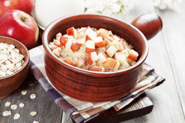 Porridge with caramelized apples