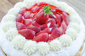 Cake with fresh strawberries