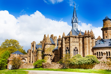 Obraz premium Abbey and walls of Lowenburg, Bergpark