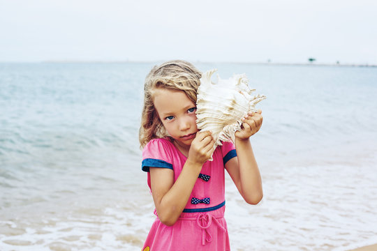 Little girl on the sea
