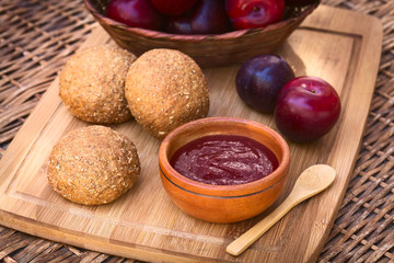 Plum jam with wholegrain buns and satsuma plums