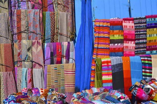 écharpes colorées souk