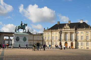 Fototapeta premium Plaza y estatua ecuestre Copenhague