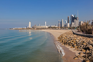 Naklejka premium Arabian Gulf beach and the skyline of Kuwait City