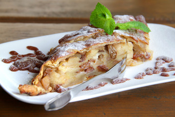 Warmer Apfelstrudel