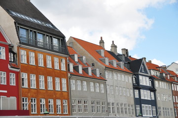 Construcciones color puerto Copenhague, Dinamarca