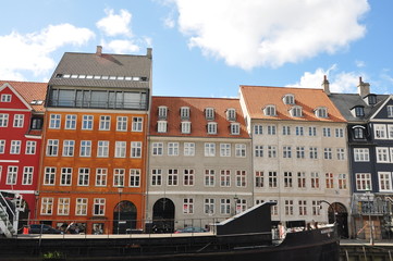Fototapeta na wymiar Edificios característicos de Copenhague, Dinamarca