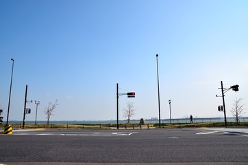 琵琶湖沿いの道路