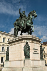 Fototapeta na wymiar Ludwig I. - Denkmal in München
