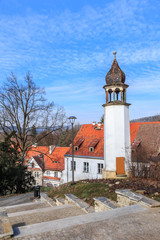 Lądek Zdrój, zabytkowa dzwonnica przy kaplicy św. Jerzego © stepmar