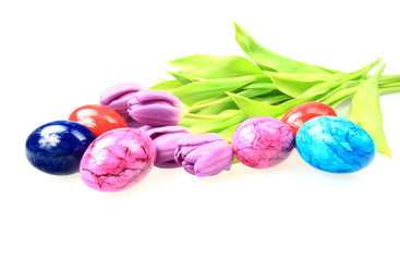 Ostereier mit Tulpen