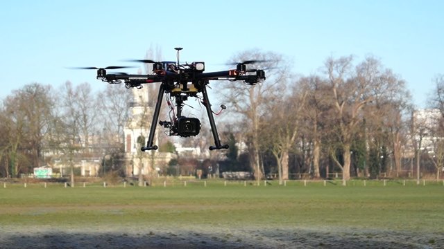 drone en vol 2