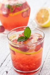 lemonade with strawberries
