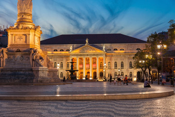 Obraz premium Dom Pedro IV square (also know as Rossio) at dusk, Lisbon