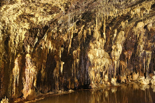 Tropfsteinh&ouml;hle