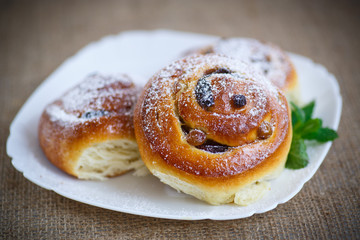 sweet rolls with raisins
