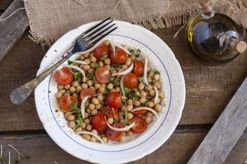 salad with chickpeas, tomatoes and herbs