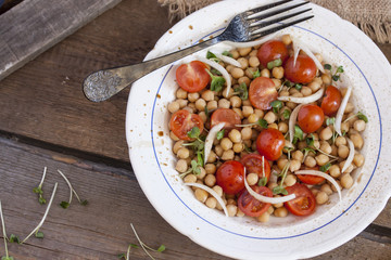 salad with chickpeas, tomatoes and herbs