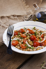 salad with chickpeas, tomatoes and herbs