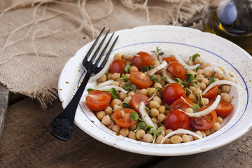 salad with chickpeas, tomatoes and herbs