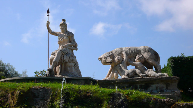 Bauwerke Und Skulpturen