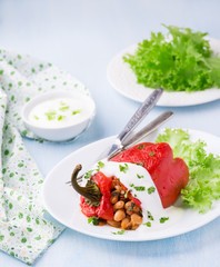 Red pepper stuffed with white beans