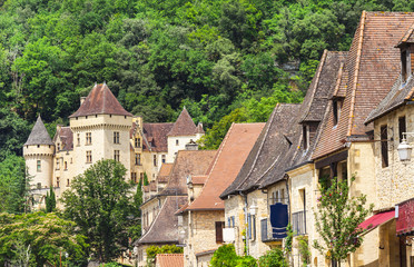 Fototapeta na wymiar pictorial La Roque-Gageac town, Dordogne, France