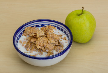 Cornflakes and apple