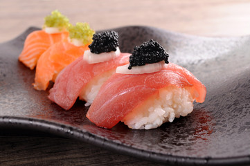 Sushi : Tuna and salmon sushi set with caviar