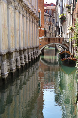 Obraz na płótnie Canvas Canal and bridge in Venice