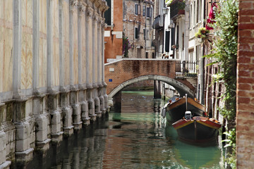Fototapeta na wymiar Canal and bridge in Venice