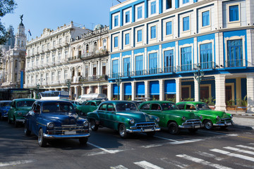 Obraz na płótnie Canvas Classic old car on streets of Havana, Cuba