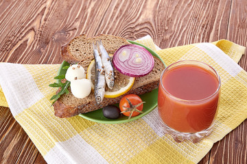 sardines on slice bread