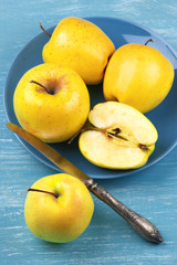 Golden Delicious apples