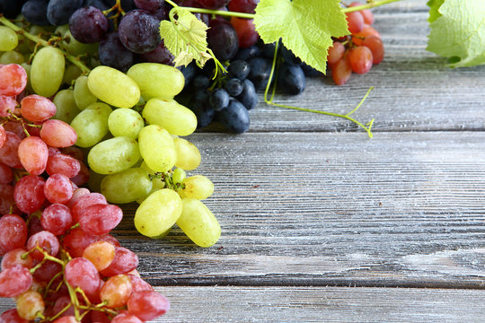 Grapes of different varieties