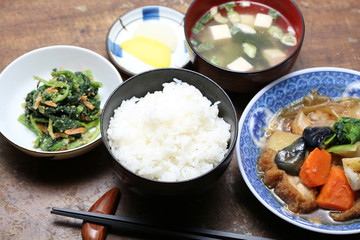 日本の食卓イメージ　炊きたてごはんとおかず