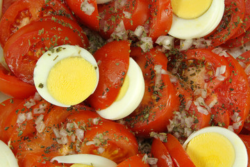 tomates et oeufs durs